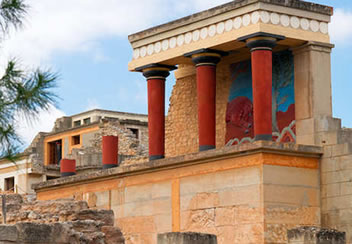 Guided tour of Knossos Palace with archaeological insights in Crete
