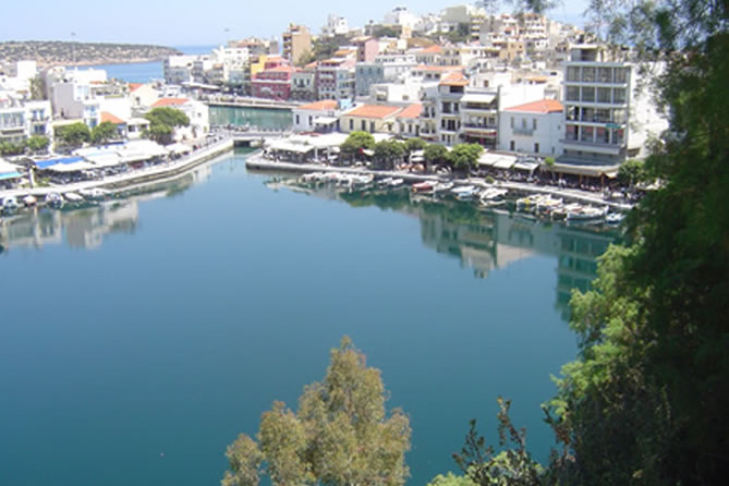 Hands-on essential oils workshop inspired by traditional Cretan recipes